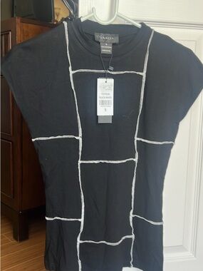 Gracia Black Tee with White Grid Stitching Detail